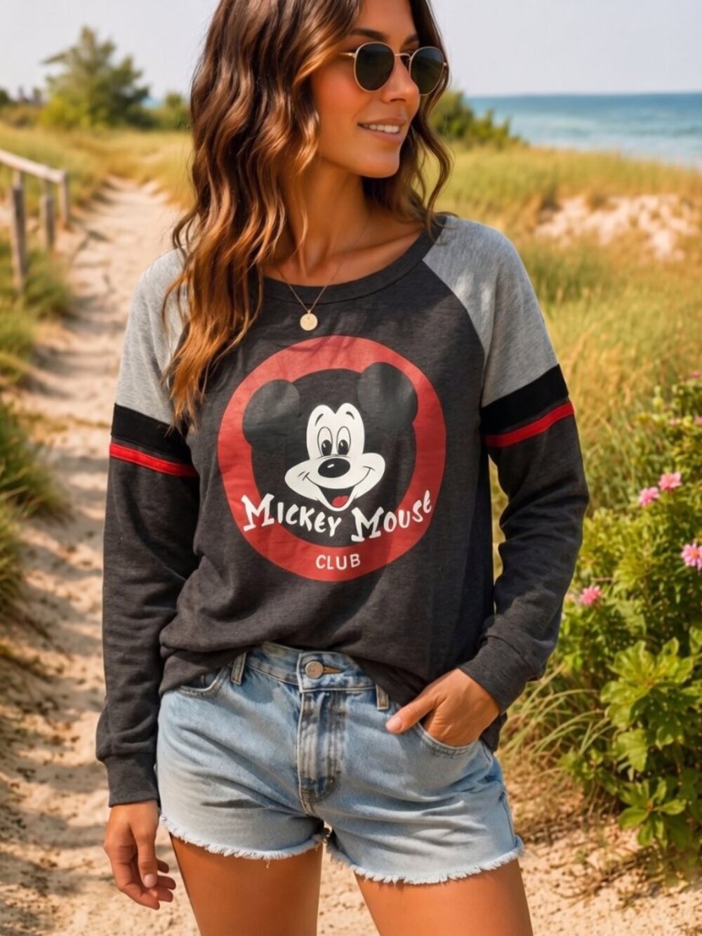 DISNEY MICKEY MOUSE WOMENS SWEAT TOP (LARGE)